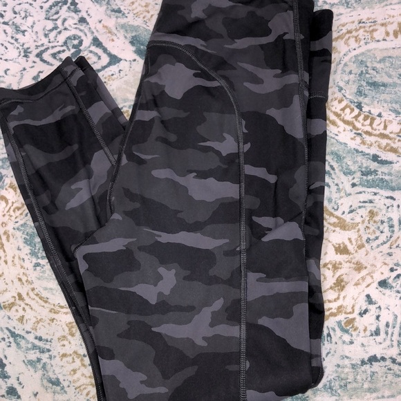 Athleta size medium camo athletic leggings - Picture 9 of 9